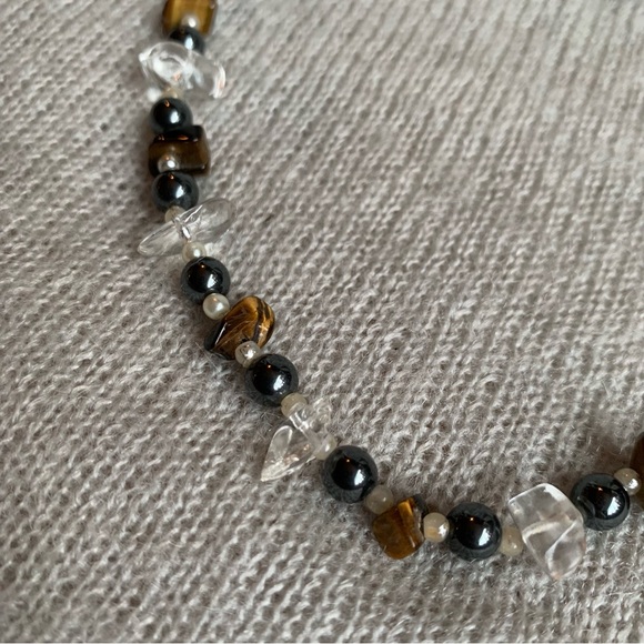 Beaded short necklace - Clear - pearl - tiger eye - black - Picture 5 of 6